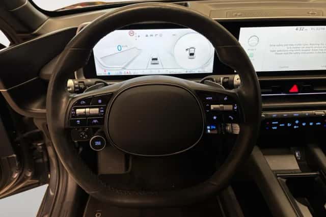 Hyundai Ioniq 6 (2023) thumbnail 12