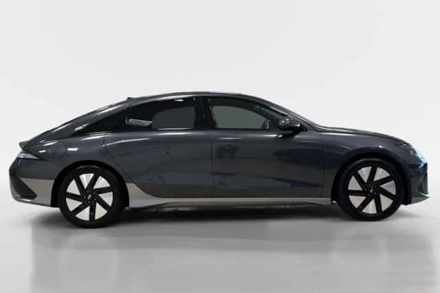 Hyundai Ioniq 6 (2023) thumbnail 4