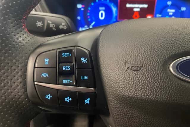 Ford Kuga (2023) thumbnail 13