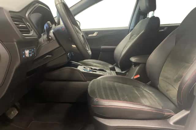 Ford Kuga (2023) thumbnail 9