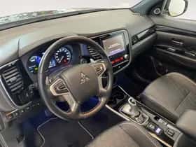 Mitsubishi Outlander (2020) thumbnail 10