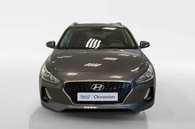 Hyundai i30 (2017) thumbnail 2
