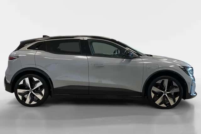 Renault Mégane E-Tech (2022) thumbnail 4