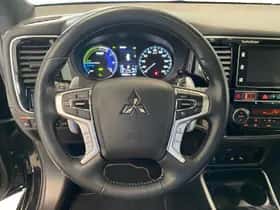 Mitsubishi Outlander (2019) thumbnail 11