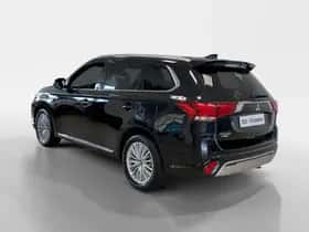 Mitsubishi Outlander (2019) thumbnail 3