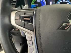 Mitsubishi Outlander (2019) thumbnail 24