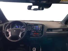 Mitsubishi Outlander (2019) thumbnail 9