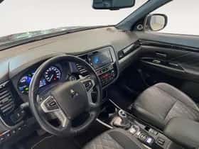 Mitsubishi Outlander (2019) thumbnail 10