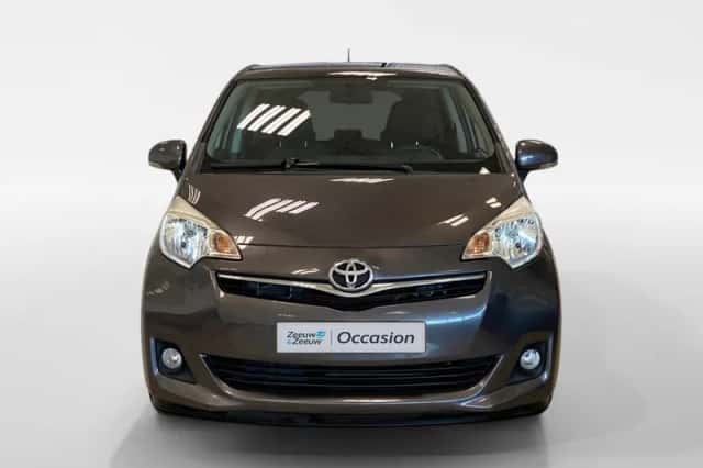 Toyota Verso-S (2014) thumbnail 2