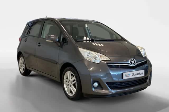 Toyota Verso-S (2014) thumbnail 3