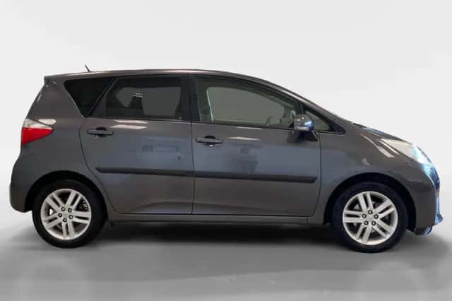 Toyota Verso-S (2014) thumbnail 4