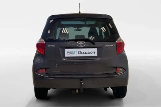 Toyota Verso-S (2014) thumbnail 6