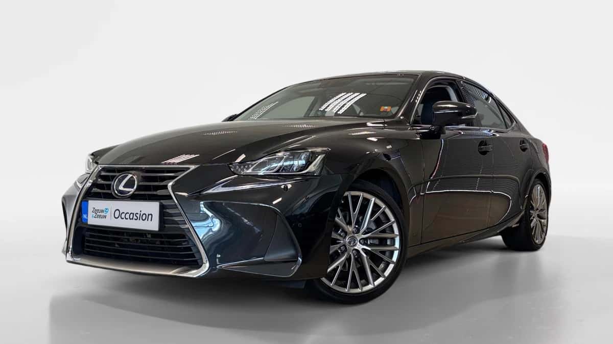Lexus IS (2019) — foto 1