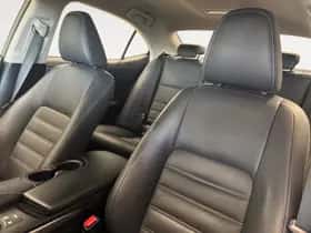 Lexus IS (2019) thumbnail 11