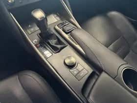 Lexus IS (2019) thumbnail 18