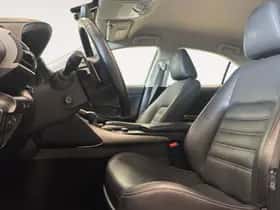 Lexus IS (2019) thumbnail 19