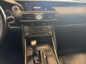 Lexus IS (2019) thumbnail 26