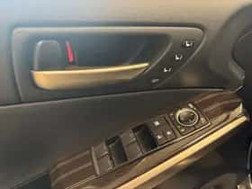 Lexus IS (2019) thumbnail 27