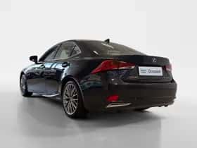 Lexus IS (2019) thumbnail 4