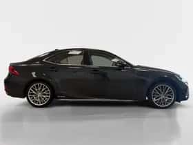 Lexus IS (2019) thumbnail 7