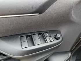 Toyota Yaris (2023) thumbnail 18