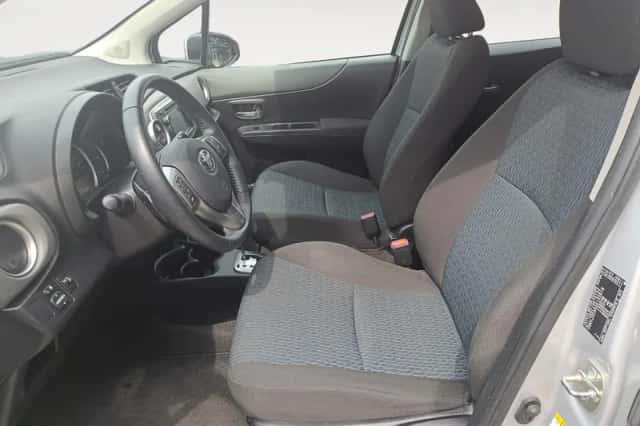 Toyota Yaris (2013) thumbnail 11