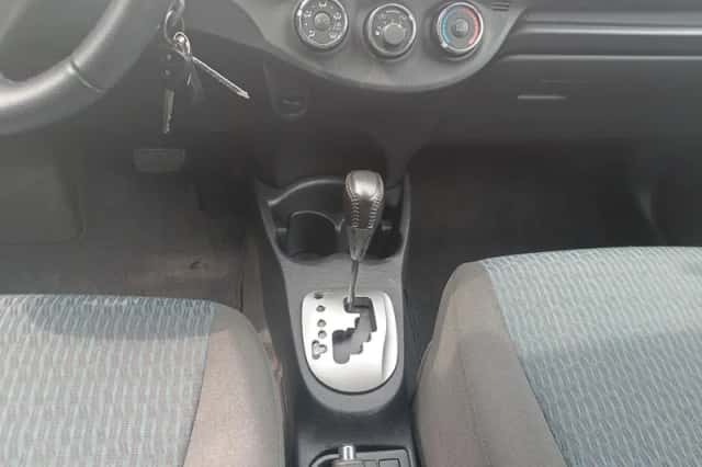 Toyota Yaris (2013) thumbnail 13