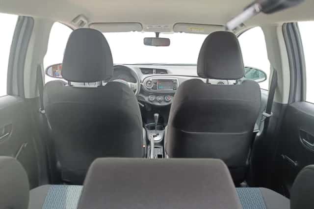 Toyota Yaris (2013) thumbnail 16