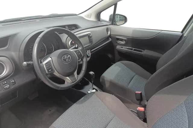 Toyota Yaris (2013) thumbnail 19