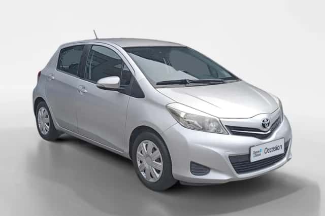 Toyota Yaris (2013) thumbnail 3