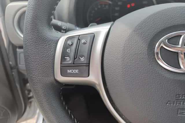 Toyota Yaris (2013) thumbnail 21