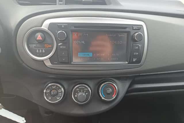Toyota Yaris (2013) thumbnail 24