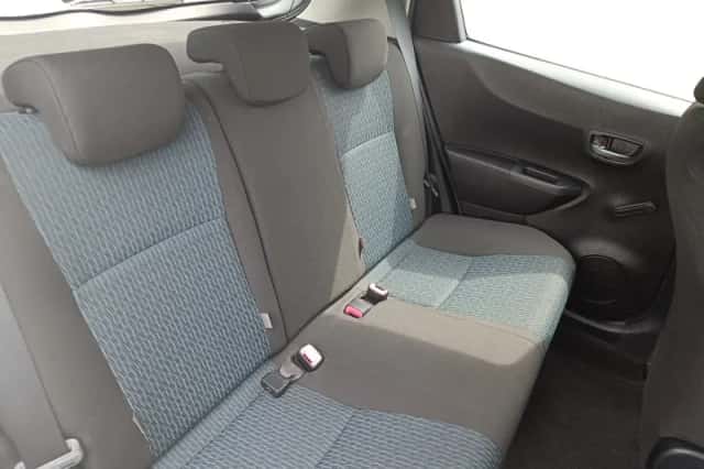 Toyota Yaris (2013) thumbnail 25