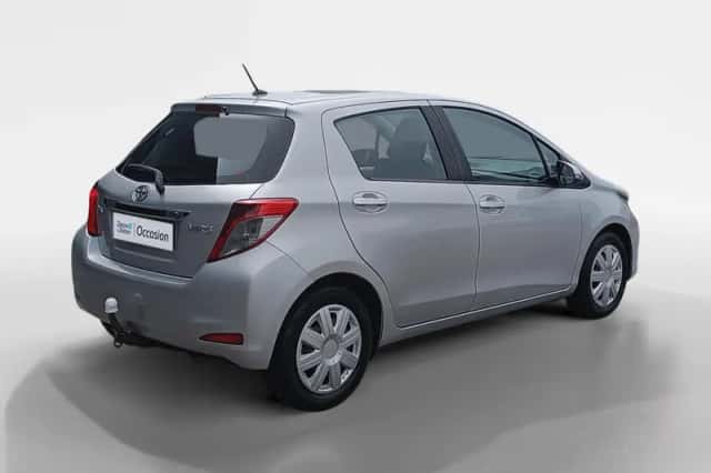 Toyota Yaris (2013) thumbnail 4