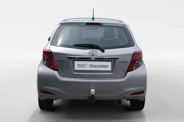 Toyota Yaris (2013) thumbnail 7
