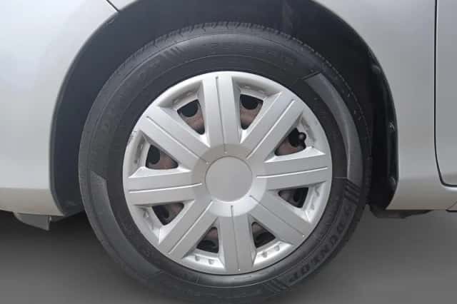 Toyota Yaris (2013) thumbnail 8