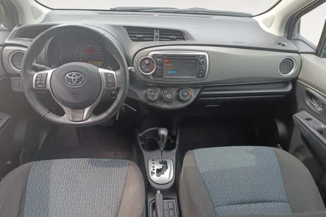 Toyota Yaris (2013) thumbnail 9