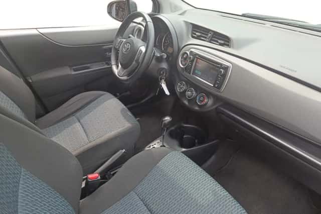Toyota Yaris (2013) thumbnail 10