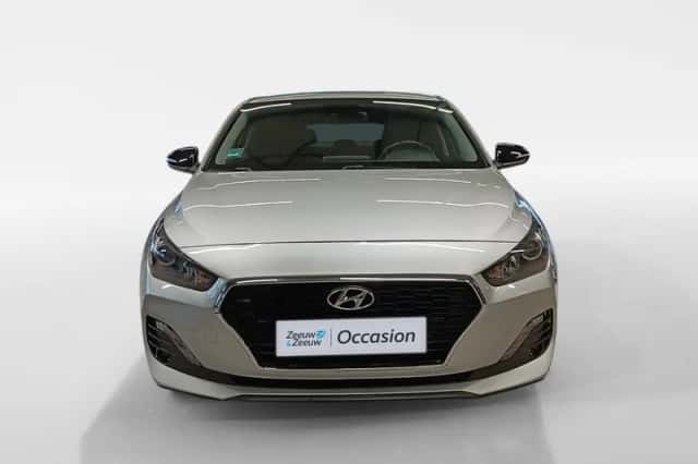 Hyundai i30 (2019) thumbnail 2