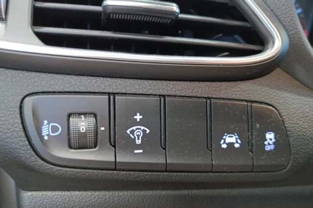 Hyundai i30 (2019) thumbnail 18