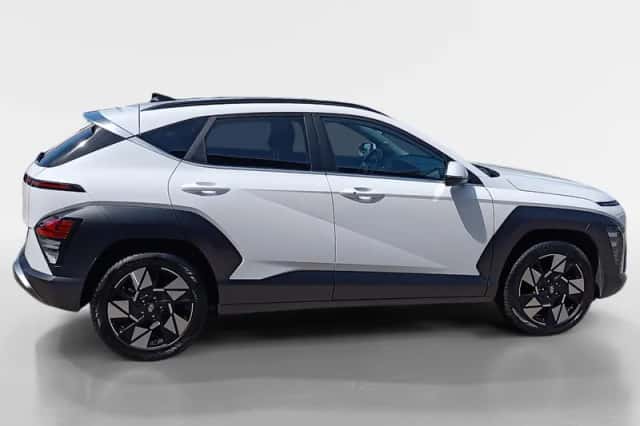 Hyundai Kona (2023) thumbnail 4