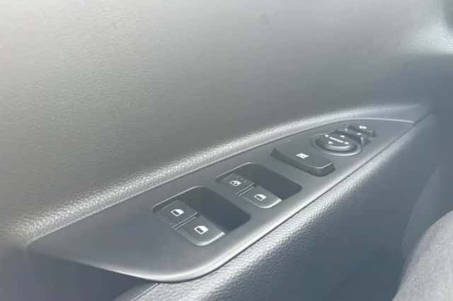 Kia Stonic (2023) thumbnail 21