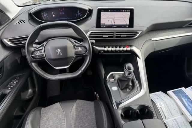 Peugeot 3008 (2017) thumbnail 14