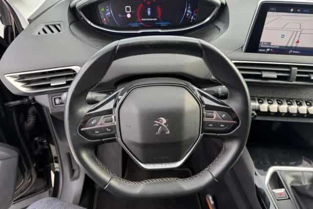 Peugeot 3008 (2017) thumbnail 16