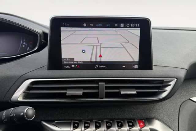 Peugeot 3008 (2017) thumbnail 19