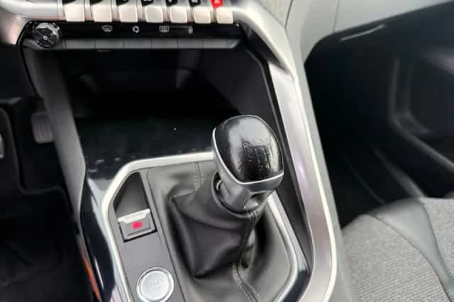 Peugeot 3008 (2017) thumbnail 20