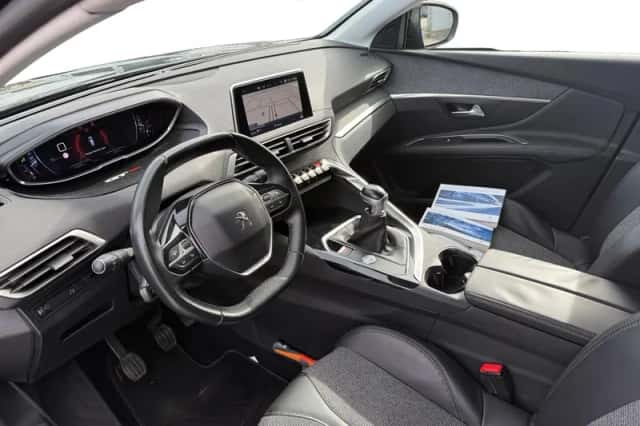 Peugeot 3008 (2017) thumbnail 21