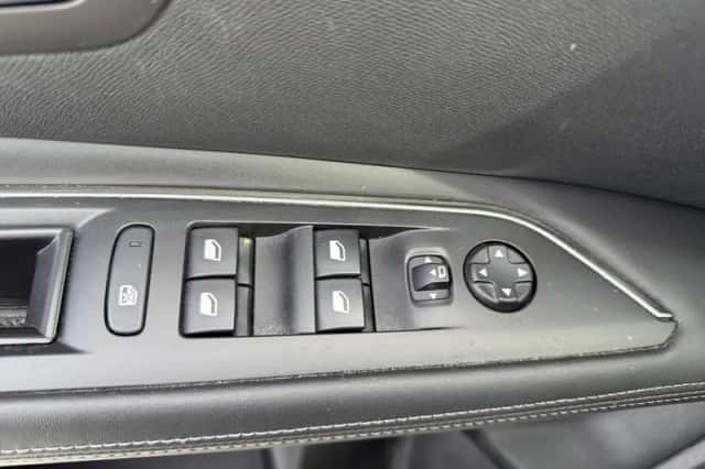 Peugeot 3008 (2017) thumbnail 23