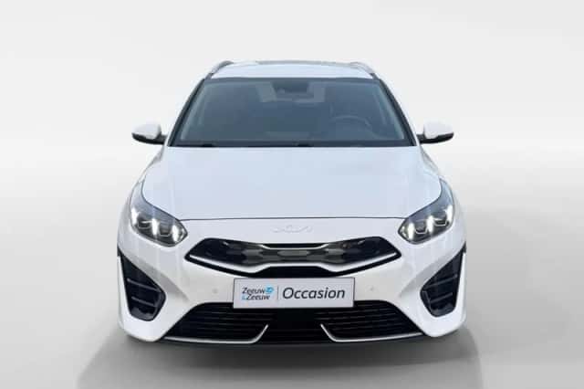 Kia Ceed Sportswagon (2021) thumbnail 2