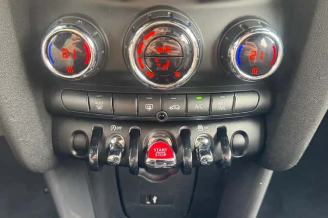 MINI Cooper (2019) thumbnail 17
